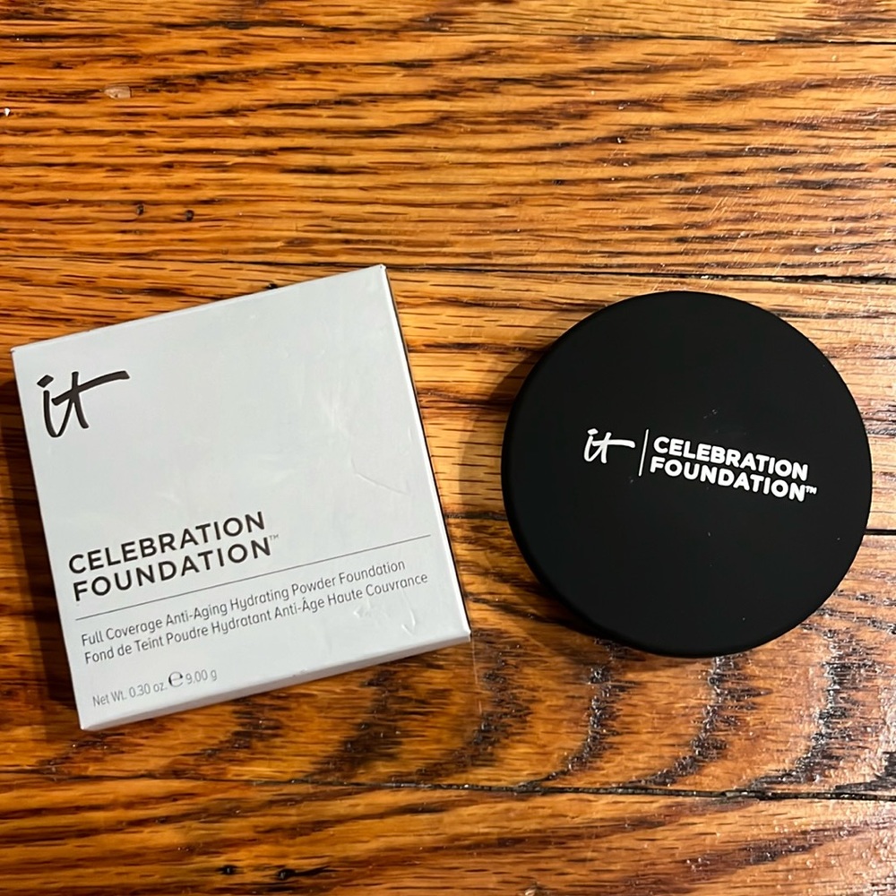 brand new it cosmetics powder foundation
